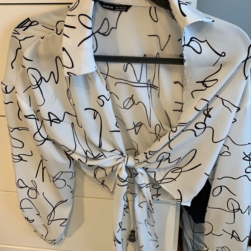 Front tie top